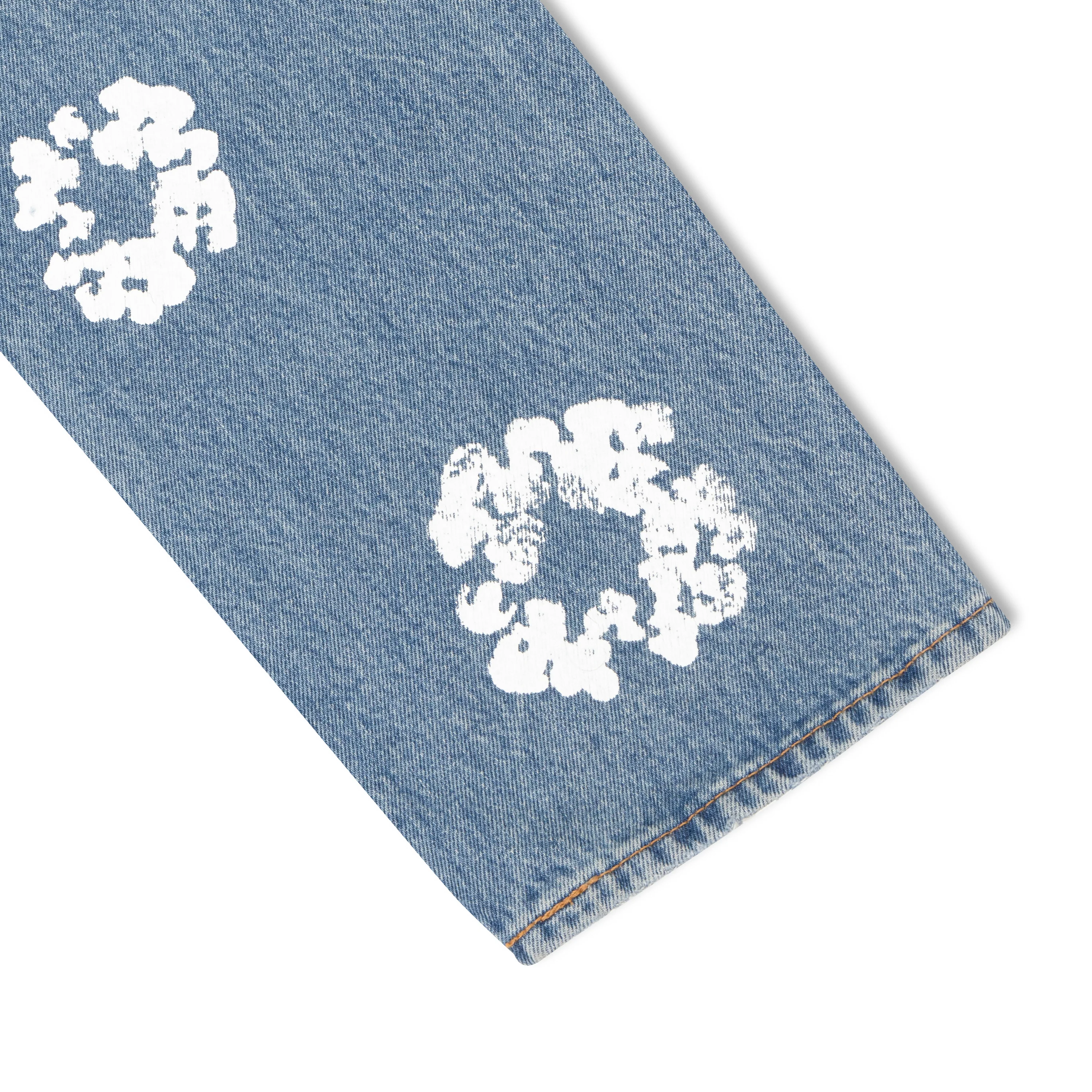 The Cotton Wreath Jean Light Wash